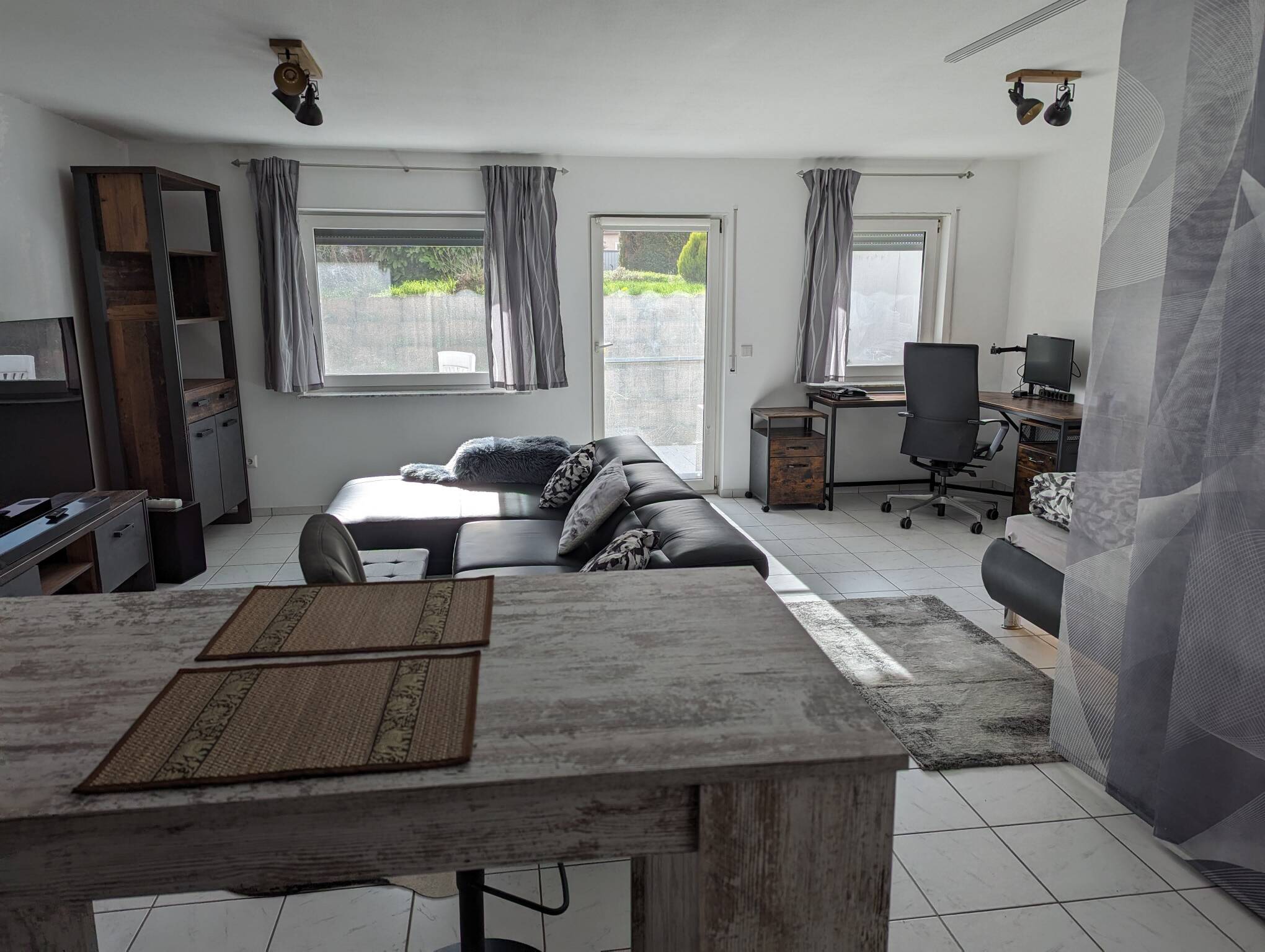 Ruhige Single-/Studiowohnung 1,5 Zimmer, teilmöbliert mit Terrasse & Tiefgaragenstellplatz, 68753 Waghäusel