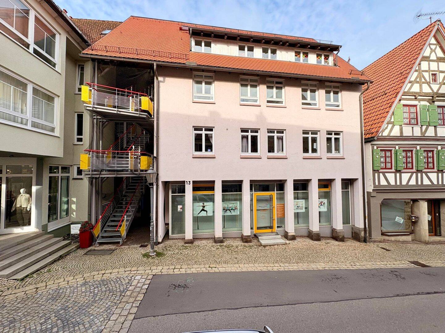 Moderne 3,5-Zimmer-Wohnung mit großer Loggia, 72379 Hechingen