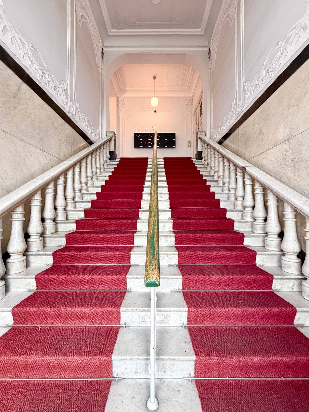 Wohnen wie im Grandhotel: 230 m² Altbau mit 7,5 Zimmern & Balkon im Grünen, 10715 Berlin (Charlottenburg-Wilmersdorf Wilmersdorf)