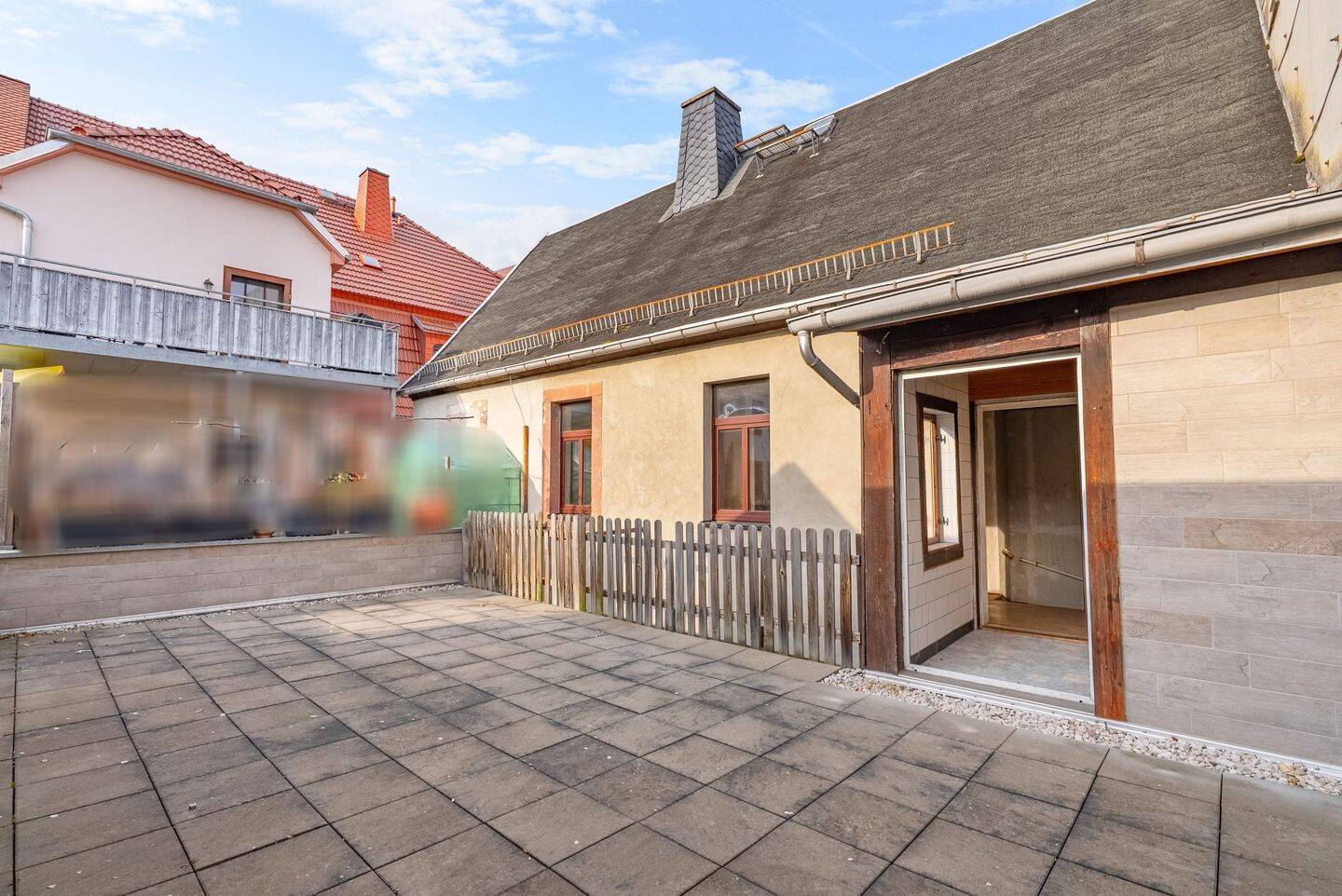 Einfamilienhaus in bester Stadtlage mit toller Dachterrasse und Garage sucht Käufer mit Lust zum Gestalten, 9322 Penig