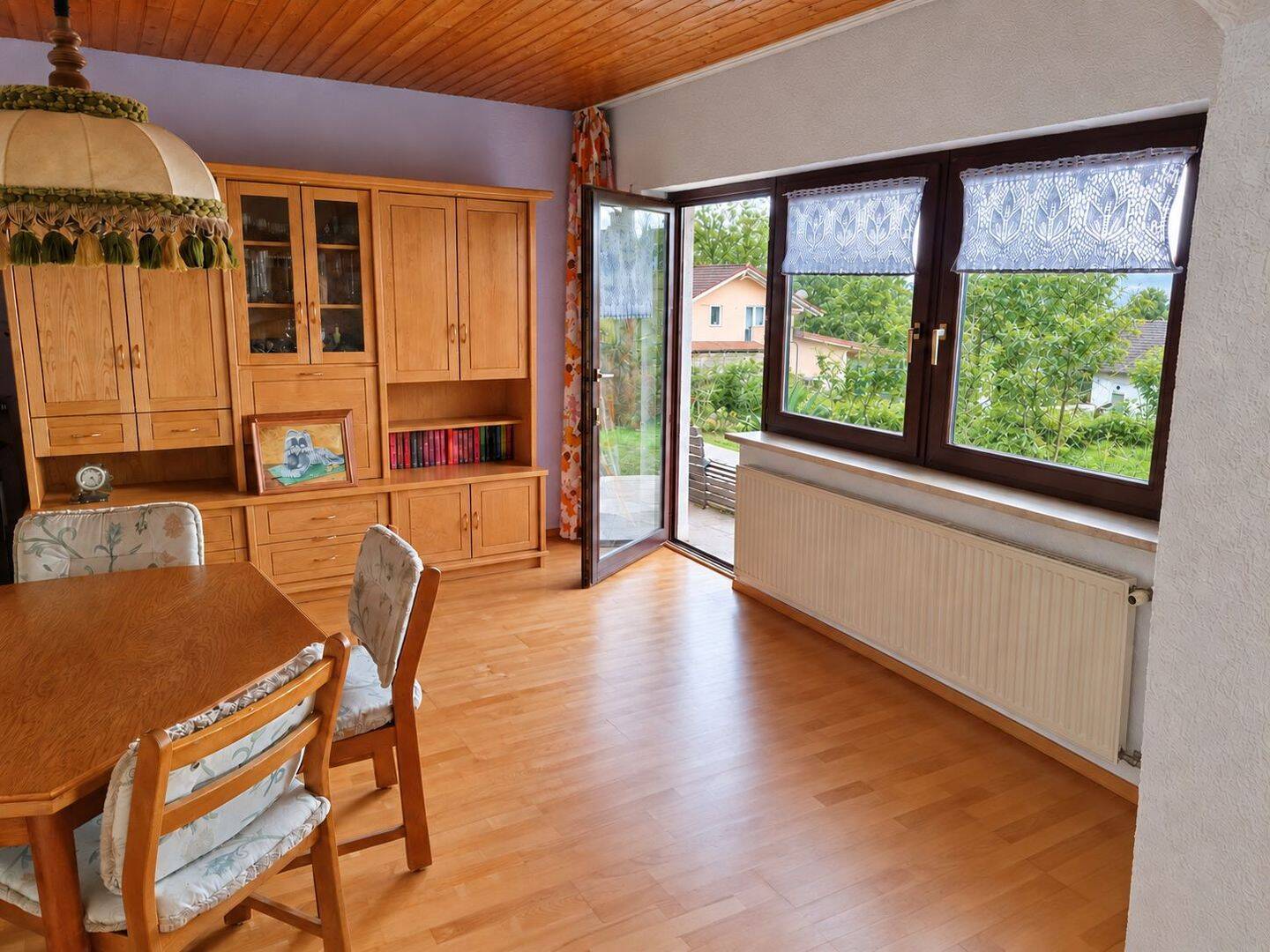 Großzügiges Wohnhaus in Schönberg – ruhige Aussichtslage und Ortskern fußläufig, 94513 Schönberg