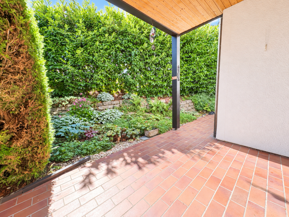 Gepflegte 3,5-Zimmer-Erdgeschosswohnung mit Terrasse und Gartenanteil in Leonberg-Höfingen, 71229 Leonberg