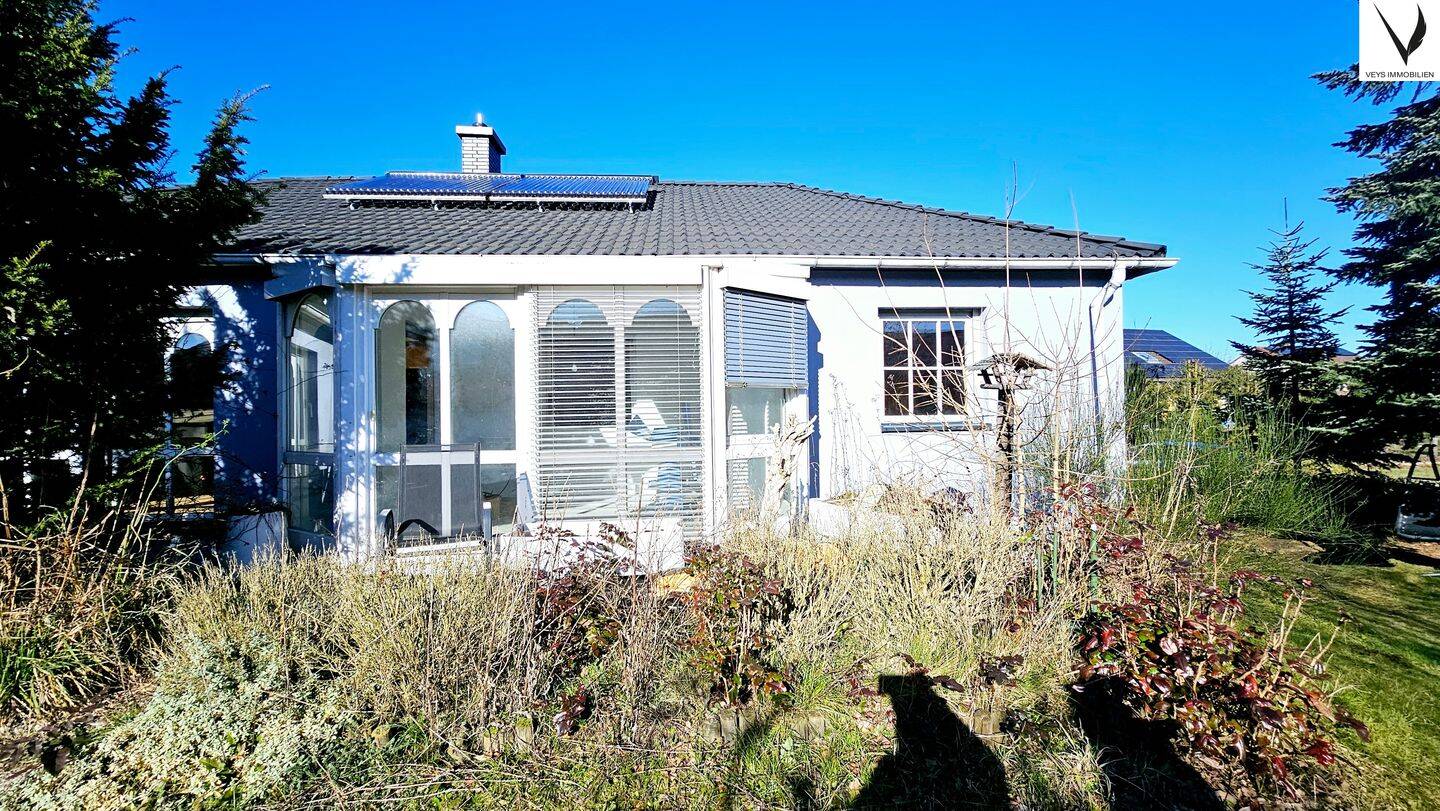 Moderner Bungalow mit Einliegerwohnung in Kleinlangheim – Großzügiges Wohnen, schöner Garten, 97355 Kleinlangheim