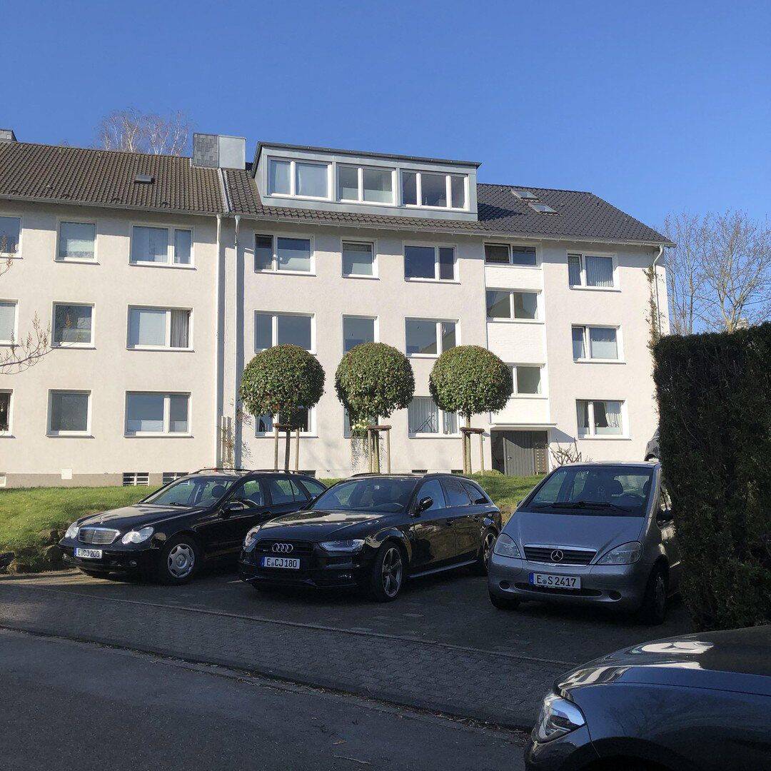 Sanierte 60qm Wohnung mit großen Balkon in Essen Bergerhausen an Einzelperson mittleren Alters, 45136 Essen (Bergerhausen Huttrop Rüttenscheid)