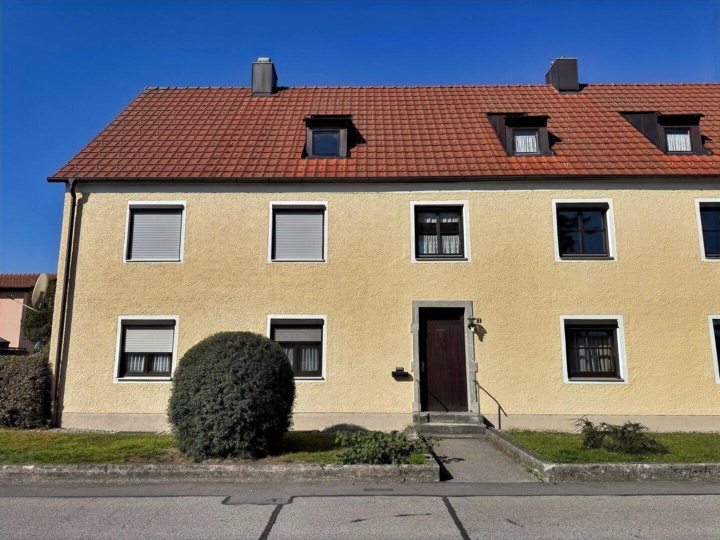 Ruhig gelegene Wohnung mit Garage, Keller und Schuppen, 83308 Trostberg