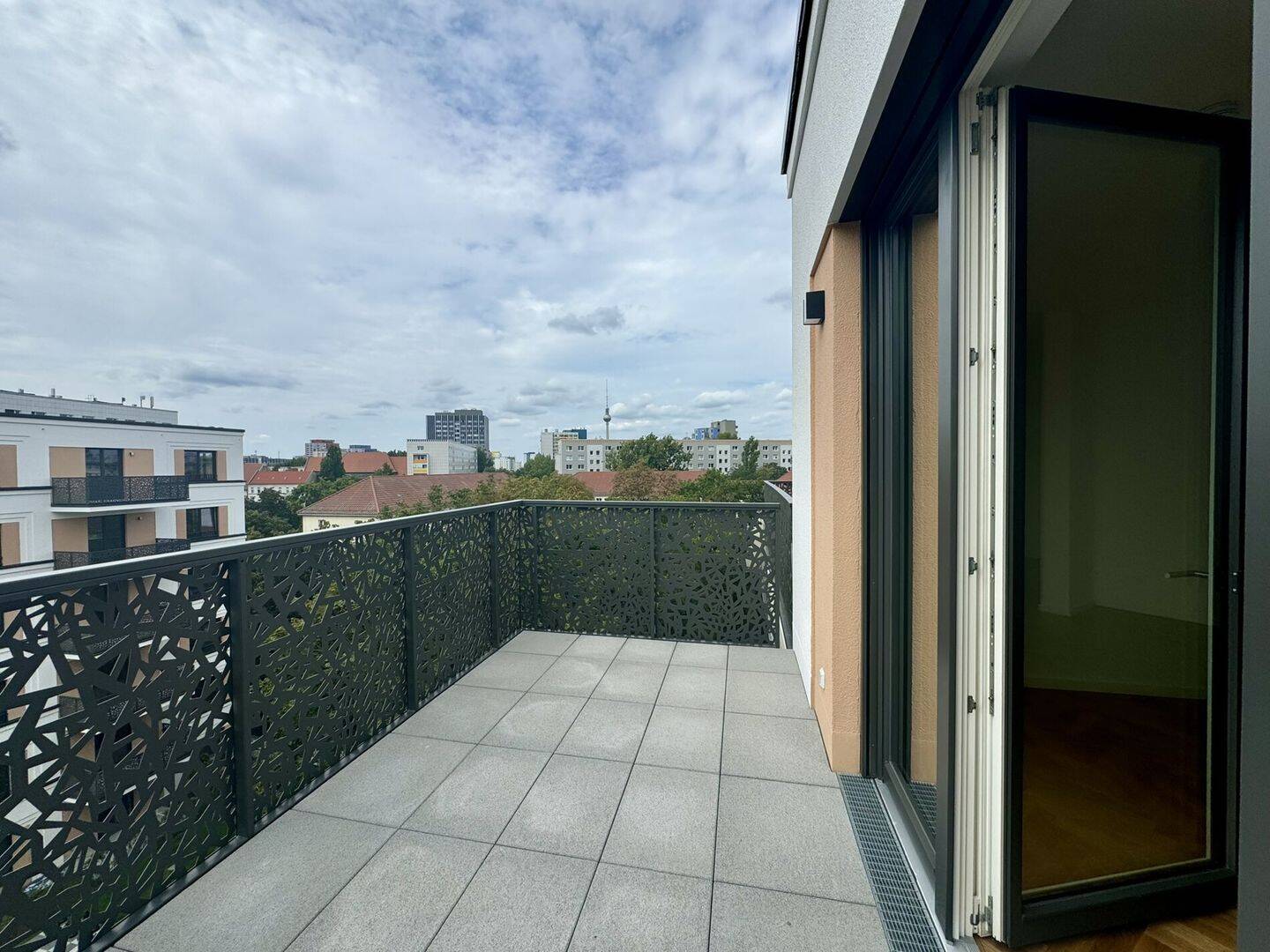 Ganz oben in Friedrichshain: Ihr Logenplatz mit Fernsehturm-Blick, 10243 Berlin (Friedrichshain-Kreuzberg Friedrichshain)
