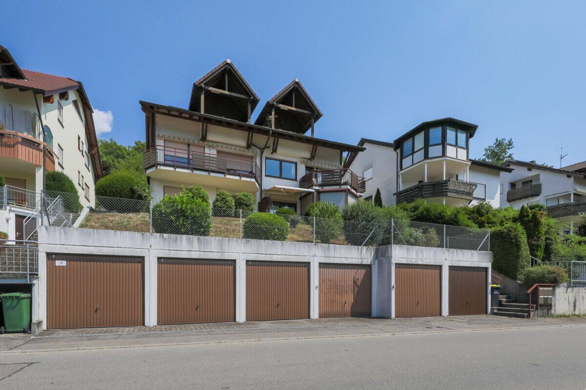 Gepflegte 3-Zimmer-Dachgeschosswohnung mit Balkon und Garage im OT Königsbach!, 75203 Königsbach-Stein