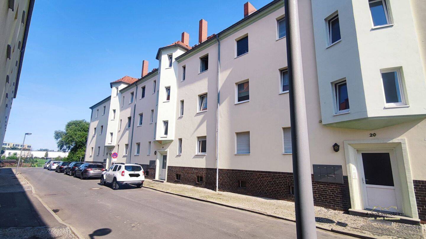 Kleine 2-Raumwohnung mit Balkon im Hochparterre, 6749 Bitterfeld-Wolfen