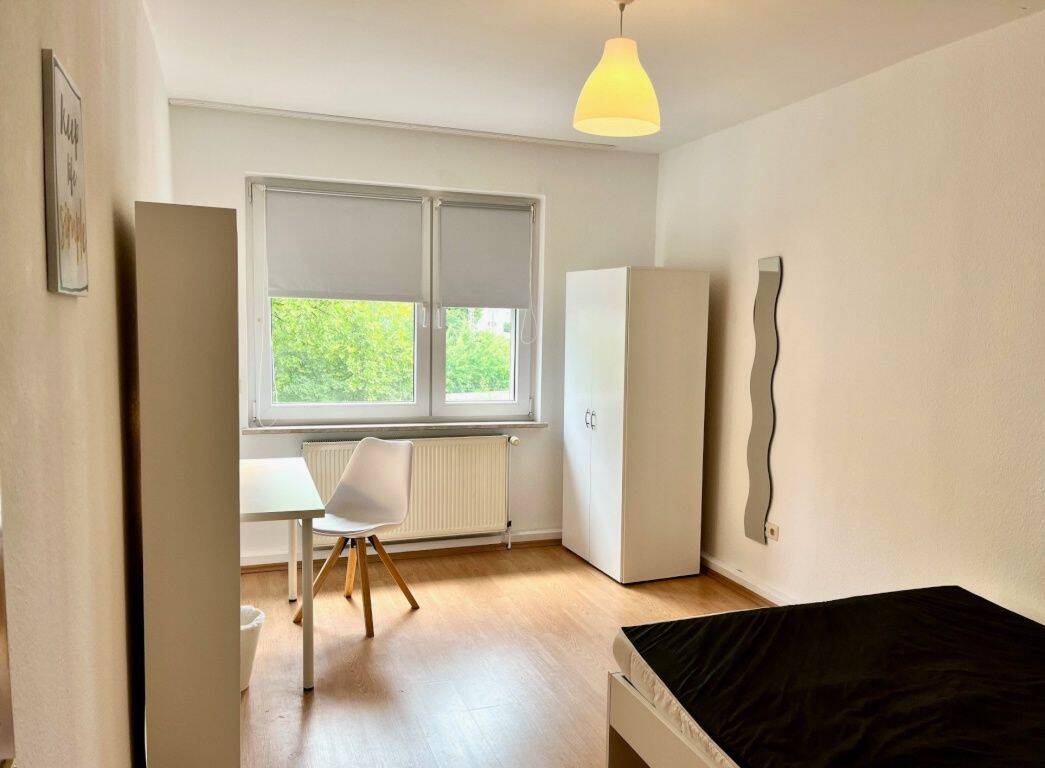 Top Lage Wuppertal HBF/UNI: Großes, möbliertes WG Zimmer inkl. WLAN, Küche, Balkon, Waschmaschine etc. *Internationals welcome*, 42103 Wuppertal (Elberfeld)