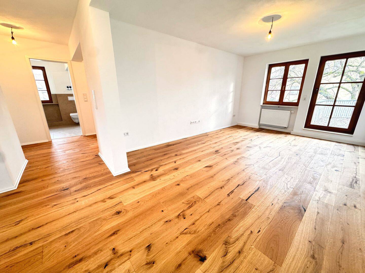 Liebevoll renovierte 3-Zimmer-Wohnung mit Terrasse, Stellplatz und Keller in Heßdorf, 91093 Heßdorf