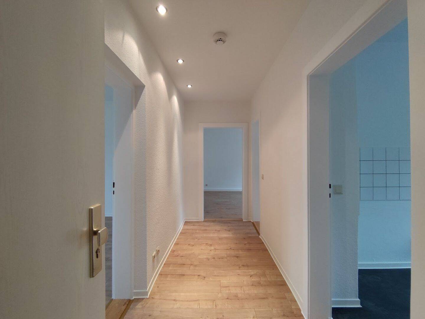 FAMILIENWOHNUNG mit DREI ZIMMERN, 6712 Zeitz