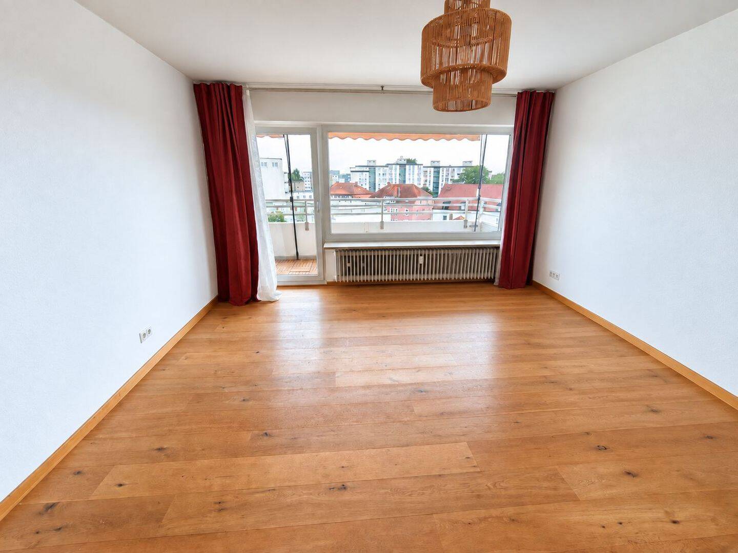 Sofort frei: Modernisierte 2-Zimmer-Wohnung mit Südbalkon und Schwimmbad, 84034 Landshut (Münchnerau Nikola West)