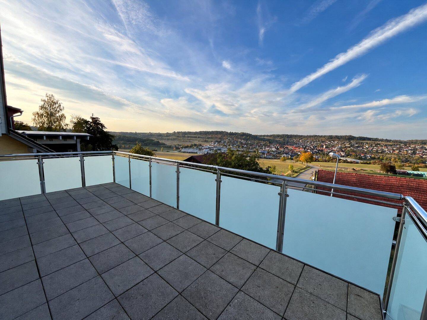 Simmozheim: Neuwertige Maisonettewohnung mit großem Balkon, 75397 Simmozheim