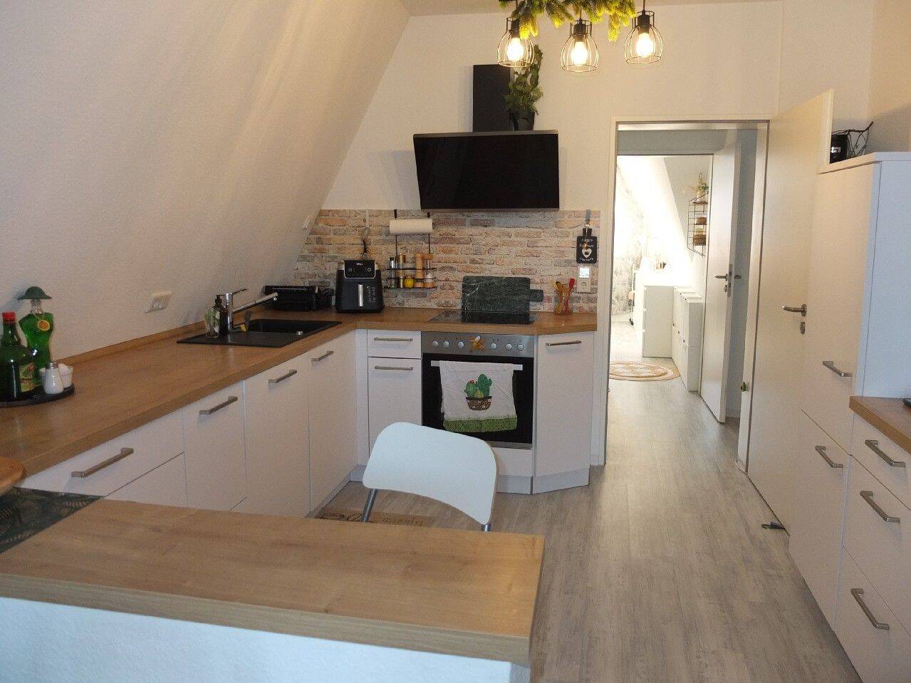 Helle, sanierte 2-Raum-Wohnung mit Balkon und EBK!, 42719 Solingen (Gräfrath Merscheid Solingen-Mitte Wald)