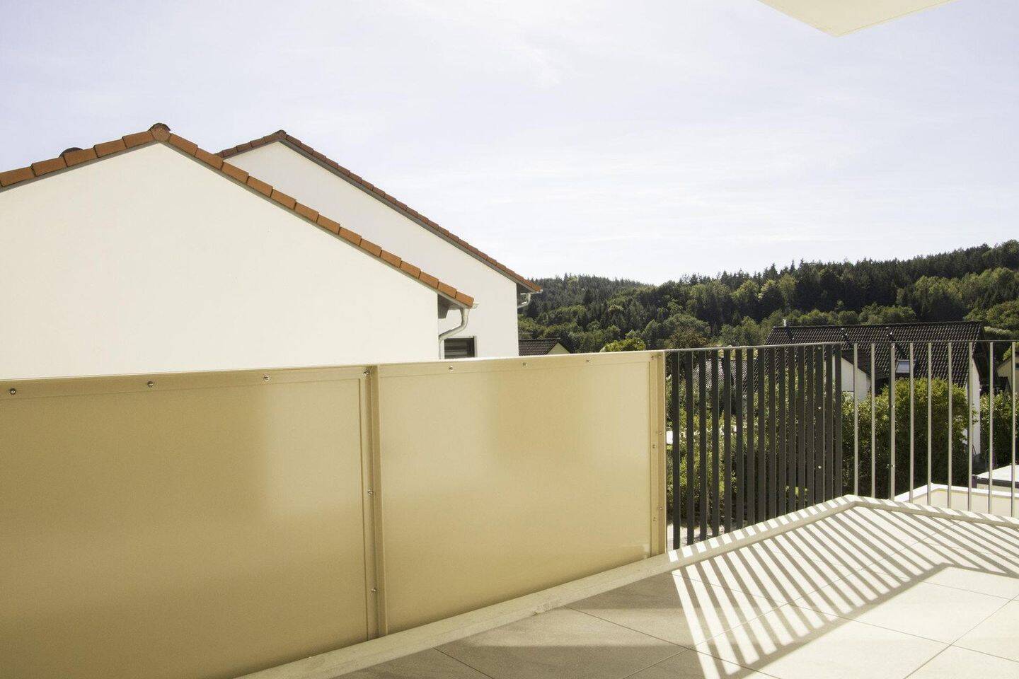 Neubau Erstbezug! Wunderschöne 3 ZW inkl. EBK, Balkon, TG-Stellplatz + Wallbox!, 92364 Deining