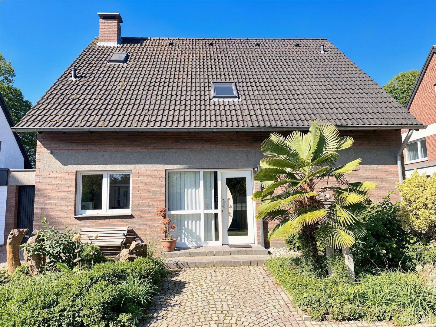 Freistehendes Einfamilienhaus mit vielfältigen Nutzungsmöglichkeiten, 41469 Neuss