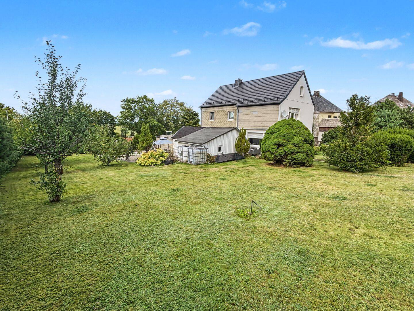 Gepflegtes Einfamilienhaus mit traumhaftem Garten und großzügigem Wohnbereich in Berg, 95180 Berg