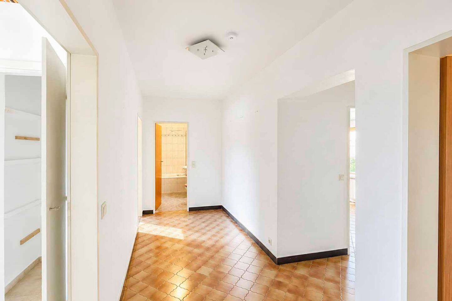 Wohnen am Kurpark – gepflegte 3-Zimmer-Wohnung mit Balkon, Gartenanteil und Garage, 59505 Bad Sassendorf