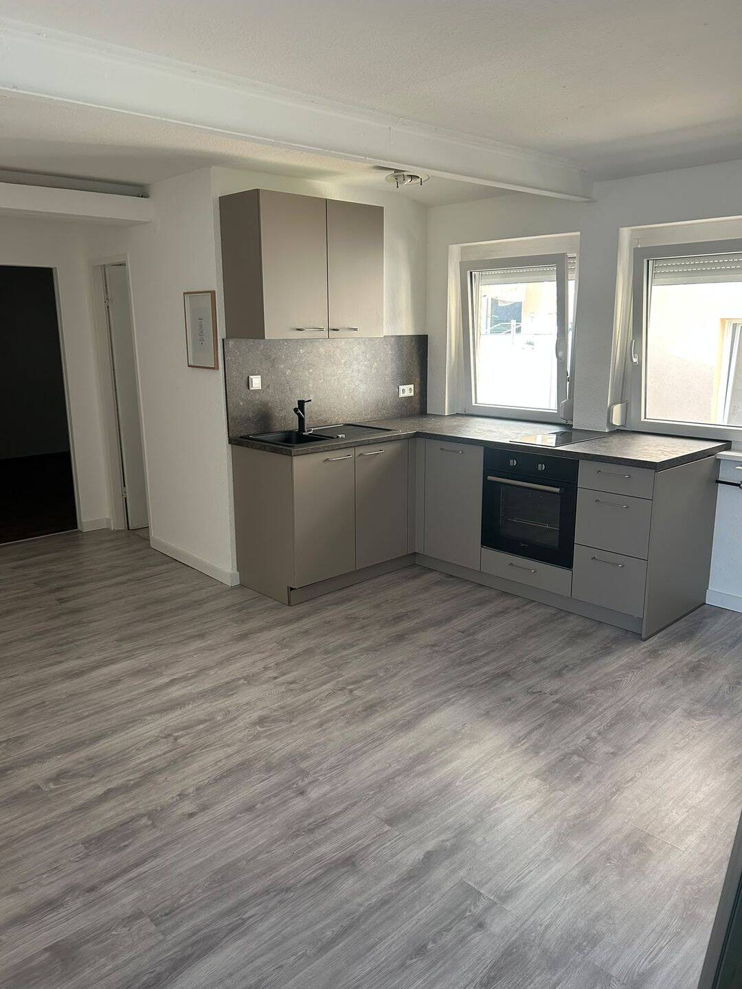 Das Wohnstudio befinden sich in einer Ruhige Lage zum Wohnen .Optimal für Paare möglich für Homofice,Single, ohne Kinder.Ebenso für WG ,Studenten., 70372 Stuttgart (Bad Cannstatt)