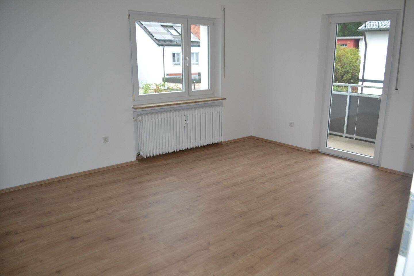 Komplett renovierte 3-Zimmerwohnung mit sonnige Loggia in Nürnberg-Fischbach, 90475 Nürnberg