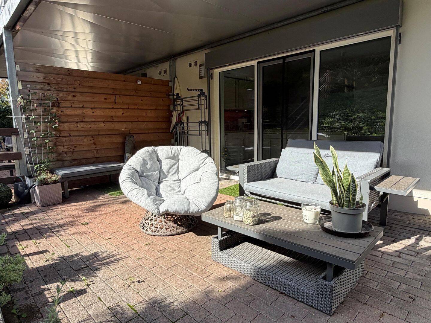 Trier-Feyen, sehr schöne Erdgeschosswohnung mit Terrasse, Einbauküche und Stellplatz, 54294 Trier