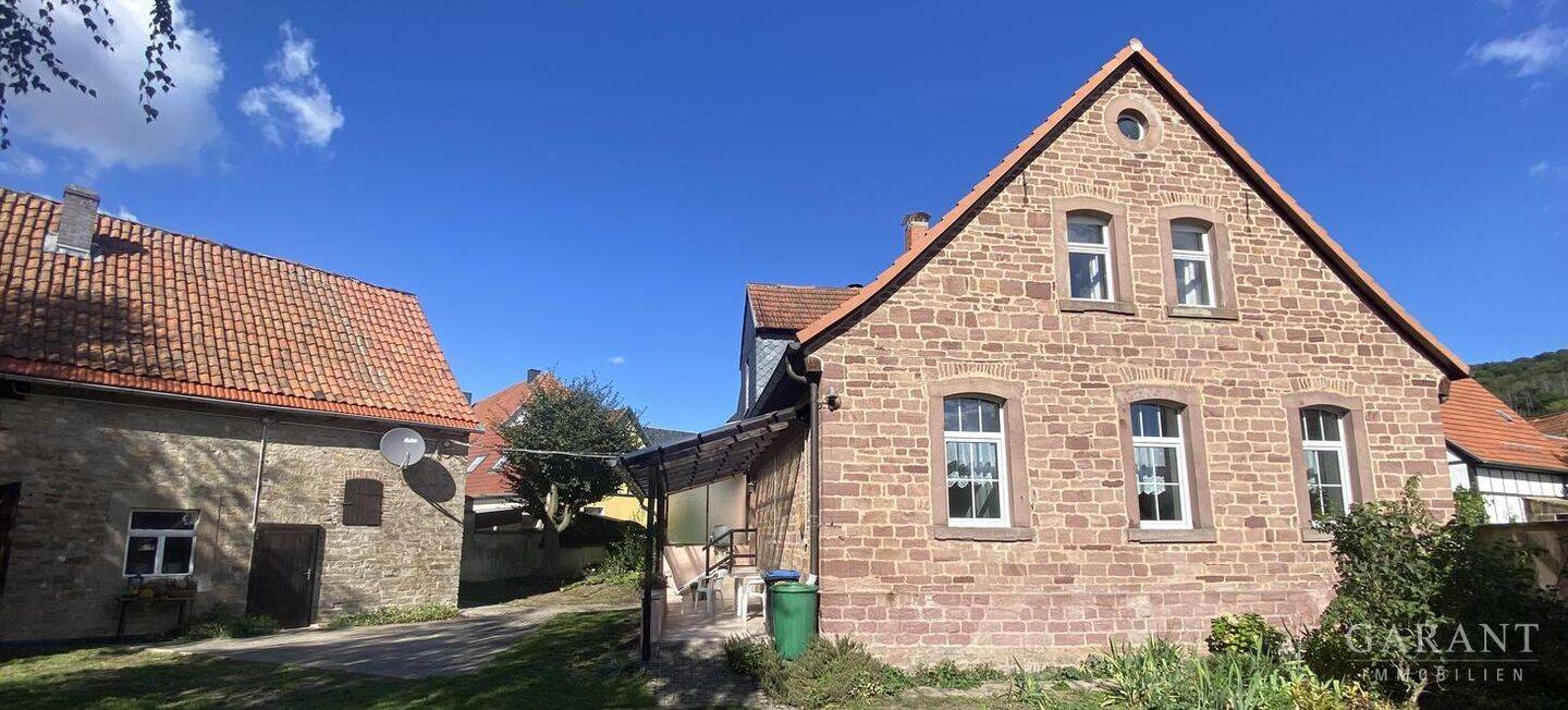 Großes Einfamilienhaus mit ca. 218 qm Wohnfläche, Treppenlift und Scheune in ruhiger Lage, 6528 Blankenheim