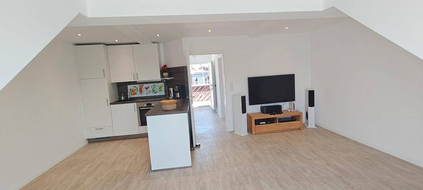 Erstbezug nach Sanierung: helle Dachwohnung, Innenstadt Fürth, 90762 Fürth (Innenstadt)