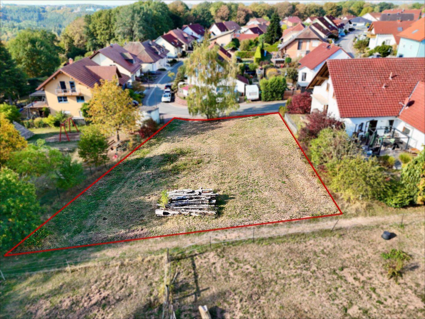Ebenes Baugrundstück in Feldrandlage – bebaubar mit bis zu 3 Wohneinheiten, 67718 Schmalenberg