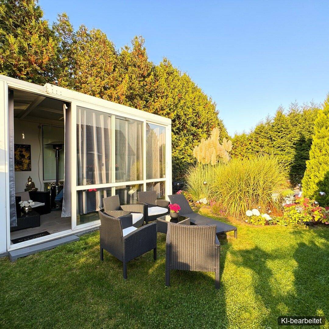 Pool im Privatgarten! Dachgeschosswohnung mit wunderschönem Schwimmteich und Garage für Familien, 91325 Adelsdorf