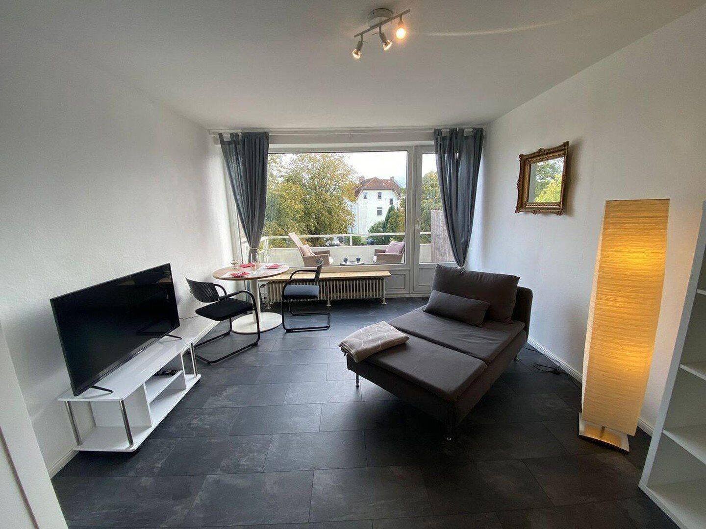 Sonnige, möblierte Wohnung mit Balkon zentral im schönen Wedel, 22880 Wedel
