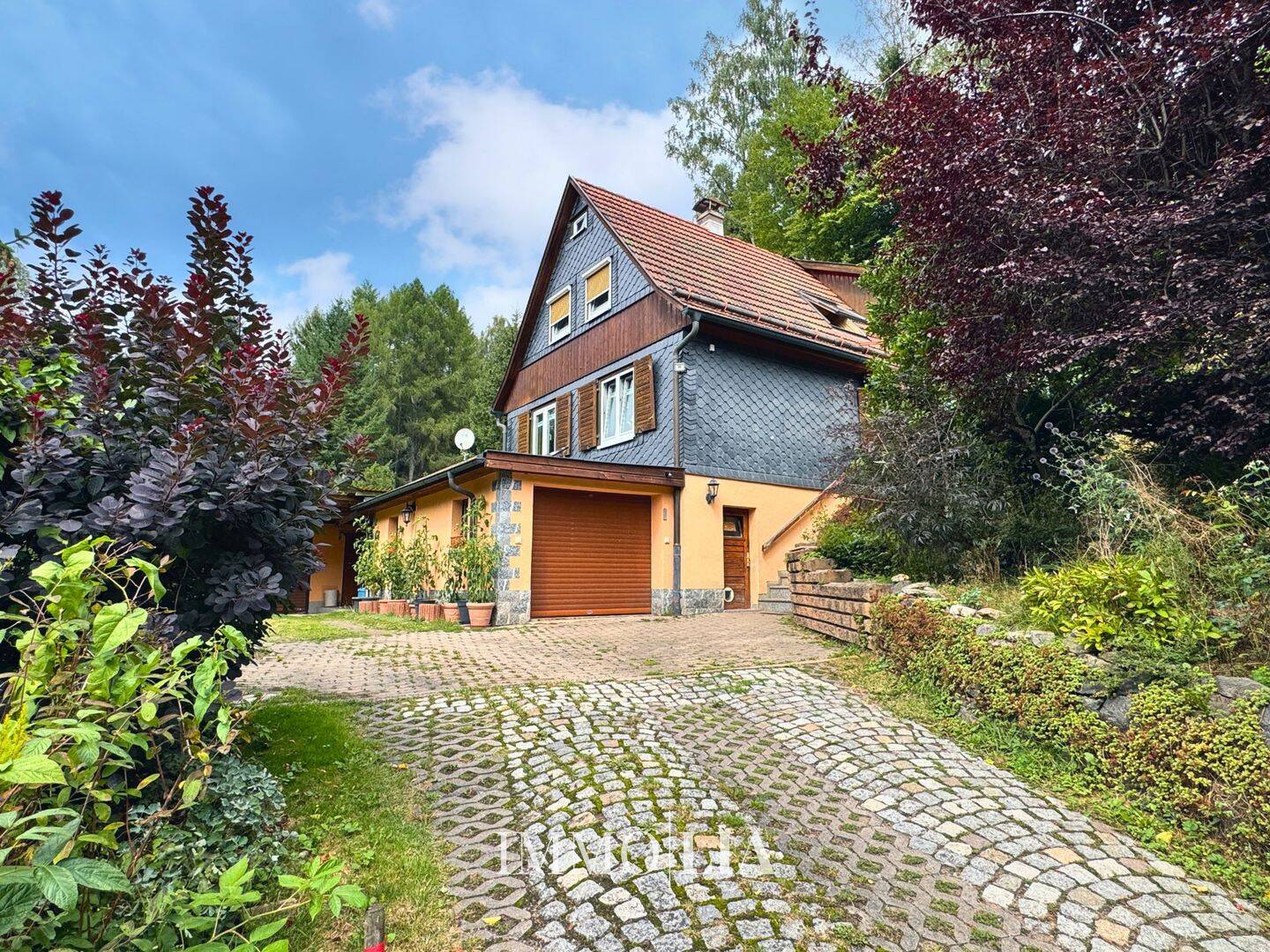 Wohnen mit Blick ins Grüne! Einfamilienhaus mit großzügigem Grundstück in Suhl, 98527 Suhl (Suhl)