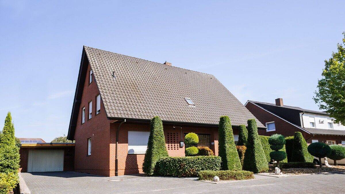 Gepflegtes Einfamilienhaus mit Einliegerwohnung, großem Grundstück und attraktiver Vermietung in Ahaus-Ottenstein, 48683 Ahaus