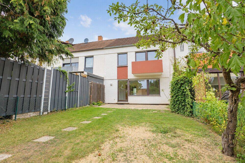 Modern renoviertes Reihenhaus mit sonnigem Südgarten in Eckental-Brand, 90542 Eckental