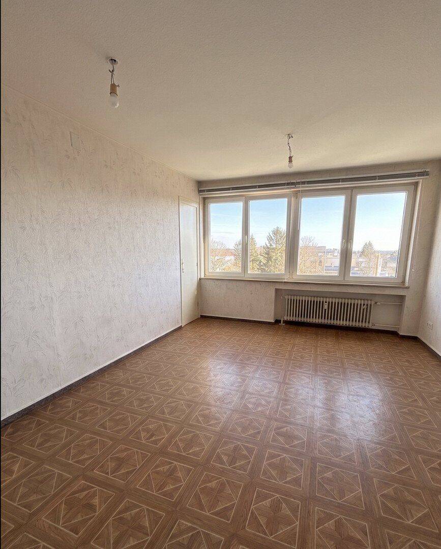 Sehr zentral gelegene lichtdurchflutete 3 Zimmer Wohnung zzgl. einer Garage zu verkaufen!, 89231 Neu-Ulm