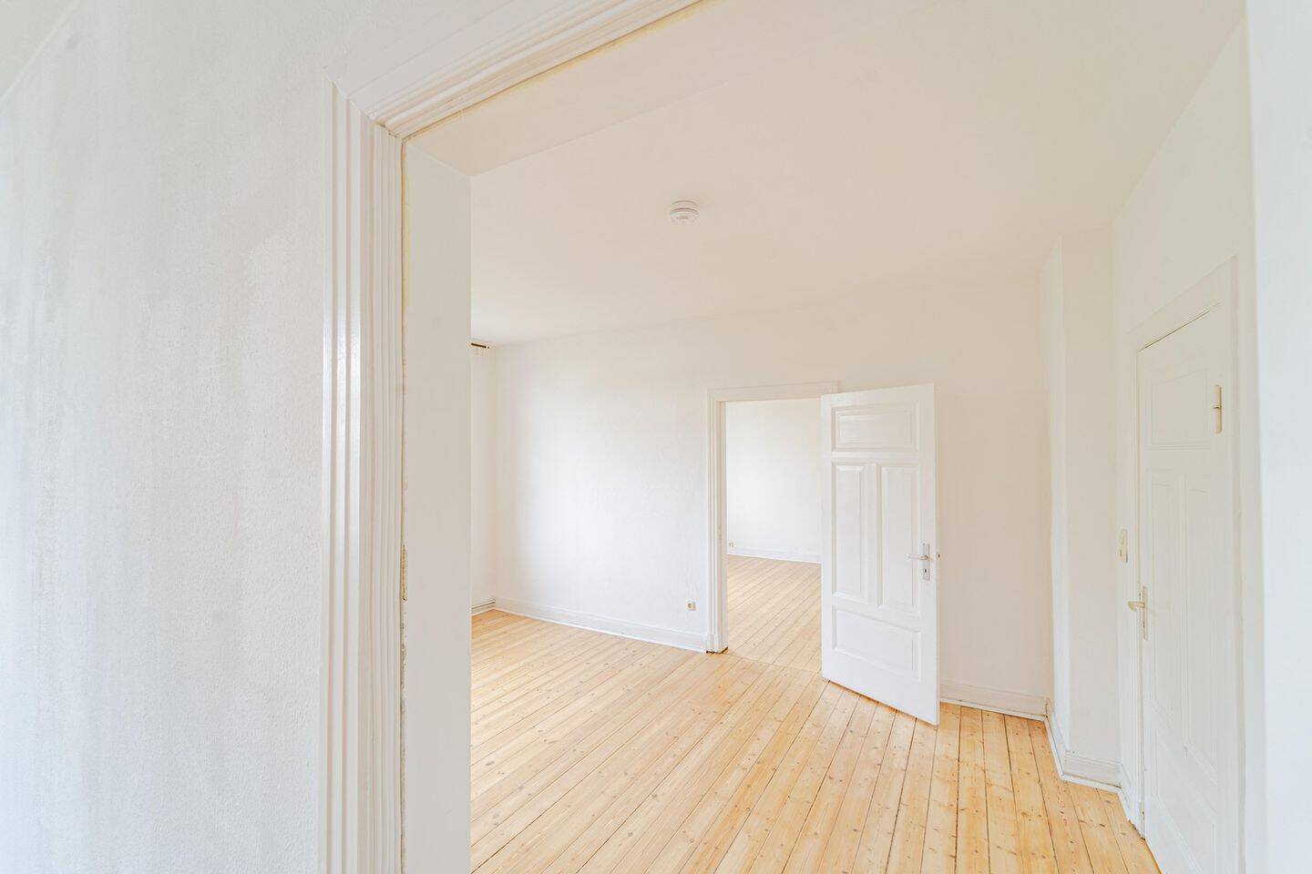 3-Zimmer-Altbauwohnung, 91 m², mit Balkon und Gemeinschaftsgarten, 23554 Lübeck (Innenstadt Sankt Lorenz Nord Sankt Lorenz Süd)