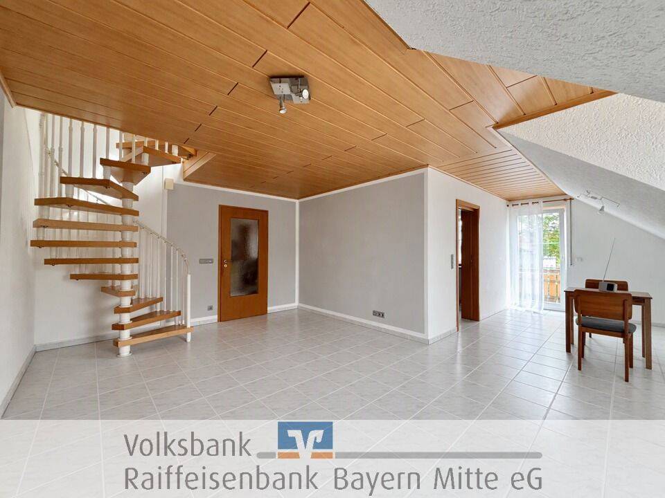 Wohnkomfort auf 2 Ebenen – charmante Dachgeschoß-Wohnung mit Studio und Balkon, 85107 Baar-Ebenhausen