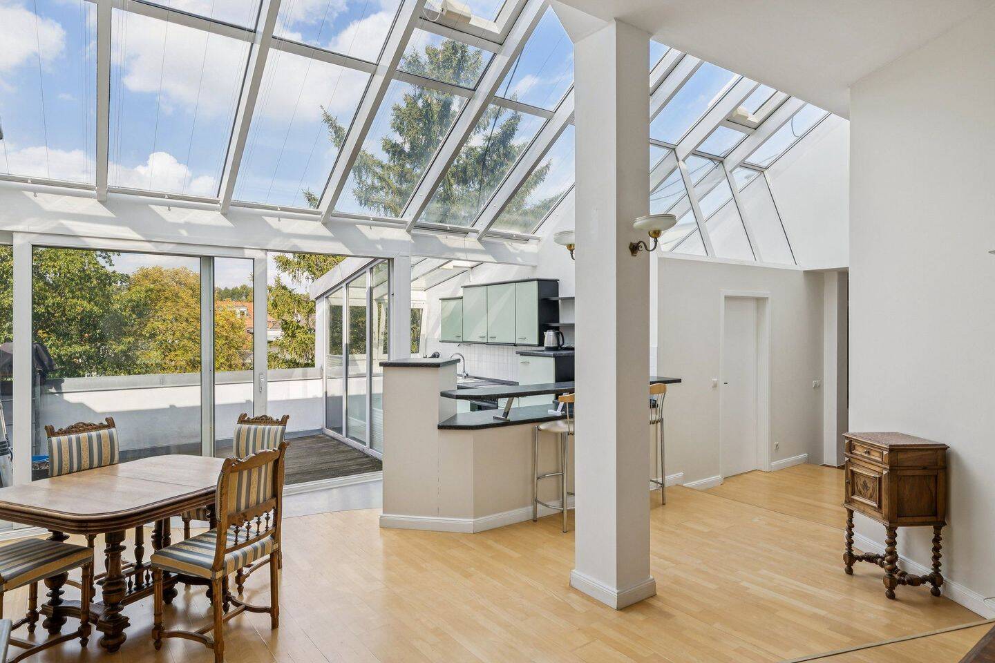 Lichtdurchflutete Dachgeschosswohnung in Friedrichshagen mit Dachterrasse, 12587 Berlin (Treptow-Köpenick Friedrichshagen Kleingartenanlage Erpetal Kleingartenanlage Wiesengrund)