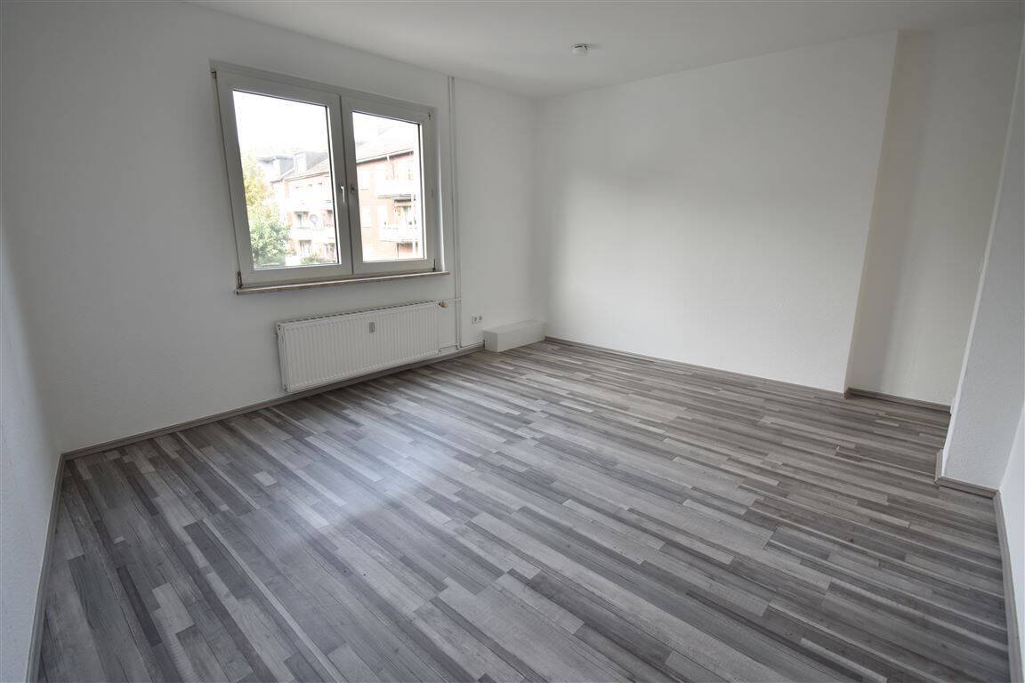 Familien aufgepasst! Gepflegte 4-Zi-Whg in Duisburg Meiderich zu vermieten!, 47137 Duisburg (Mittelmeiderich Obermeiderich Untermeiderich)