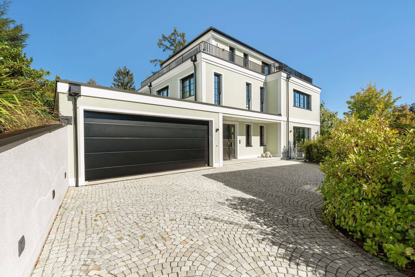 Moderne Villa mit Panorama-Dachterrasse. Exklusives Wohnen am Starnberger See., 82340 Feldafing