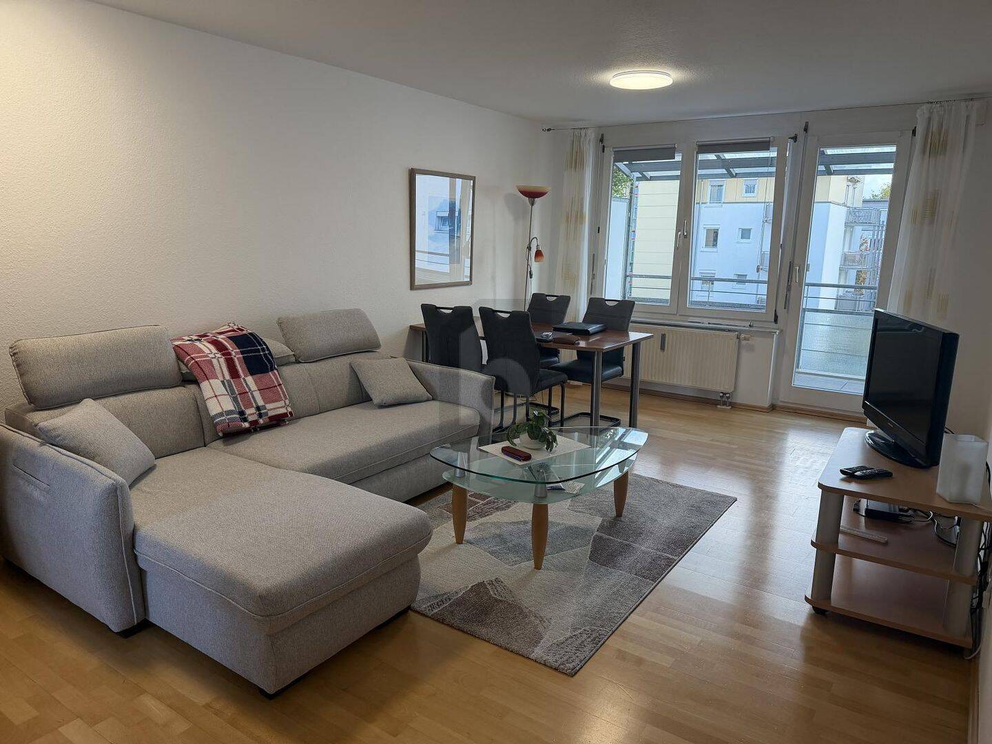 MÖBLIERTES WOHNEN MIT GROSSEM BALKON, AUFZUG, 70376 Stuttgart (Bad Cannstatt Burgholzhof Münster Zuffenhausen)