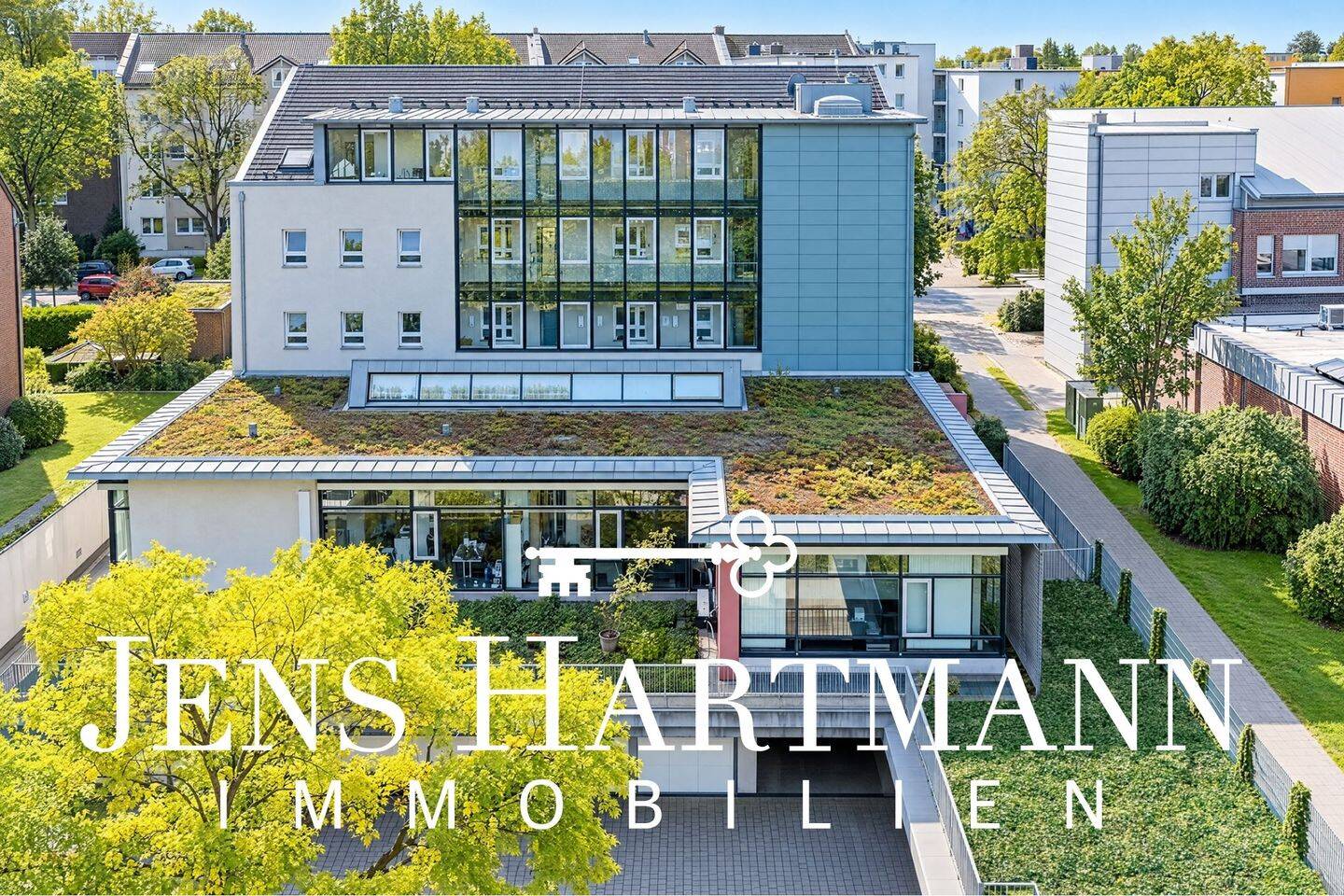 WOHNEN MIT WEITBLICK – Lichtdurchflutete Dachgeschosswohnung mit großzügigem Sonnenbalkon & Garage, 47249 Duisburg (Buchholz Großenbaum Wanheim-Angerhausen)