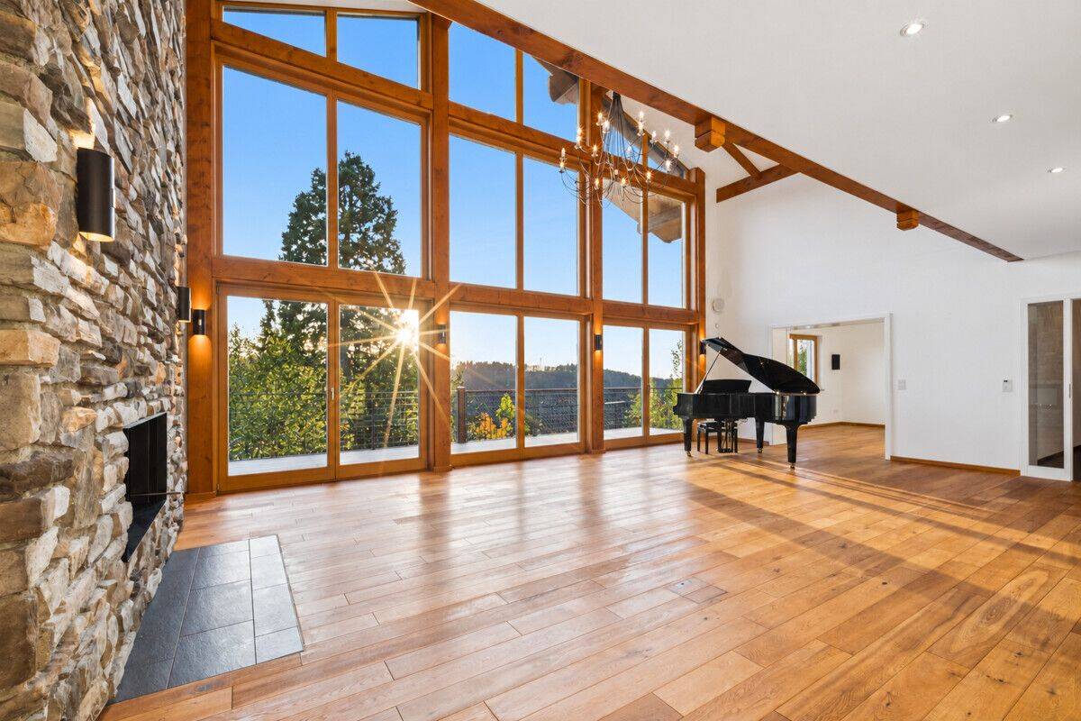 Einzigartiges Luxus-Chalet im Taunus mit beeindruckendem Weitblick, 61389 Schmitten