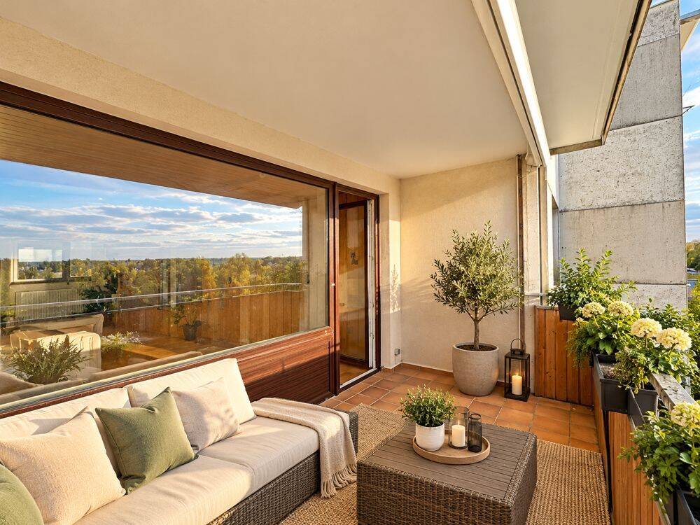 Reinfeld – Wohnen mit Weitblick! 2-Zimmer-Wohnung im 8. OG mit herrlichem Blick auf den Neuhöfer Teich und zentraler Lage, 23858 Reinfeld (Holstein)