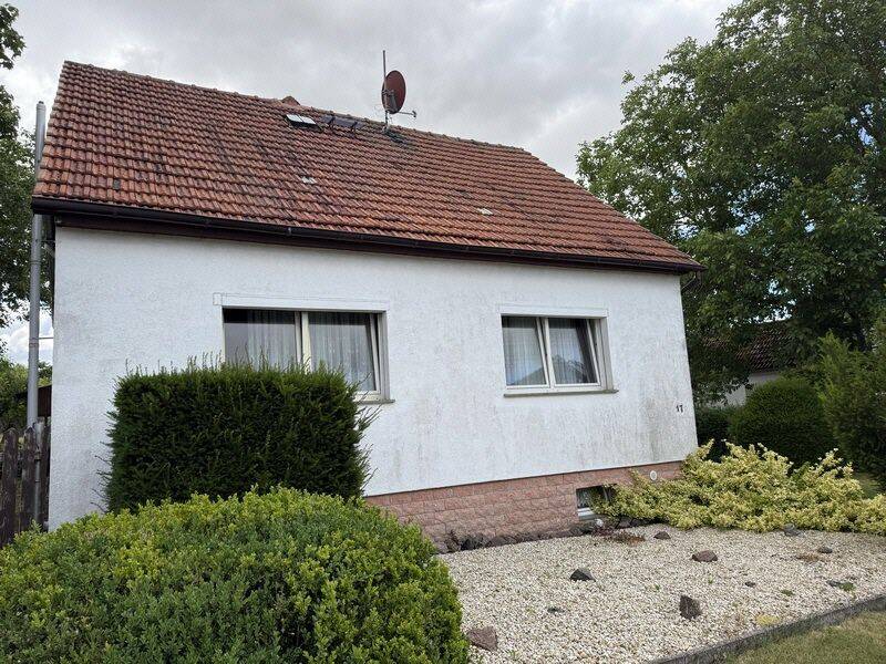 Einfamilinehaus mit zwei Wohnungen, 99869 Eschenbergen