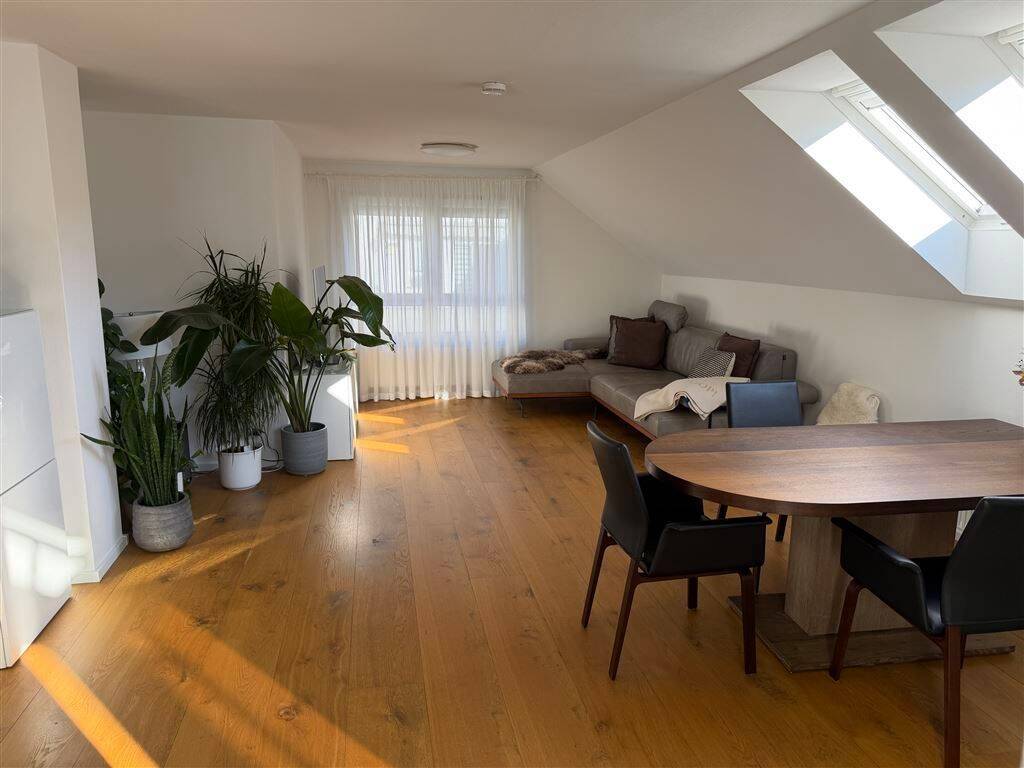 Platz für die ganze Familie: 5-Zi.-Maisonette mit ca. 105 m², Küche und Garage in 74211 Leingarten, 74211 Leingarten
