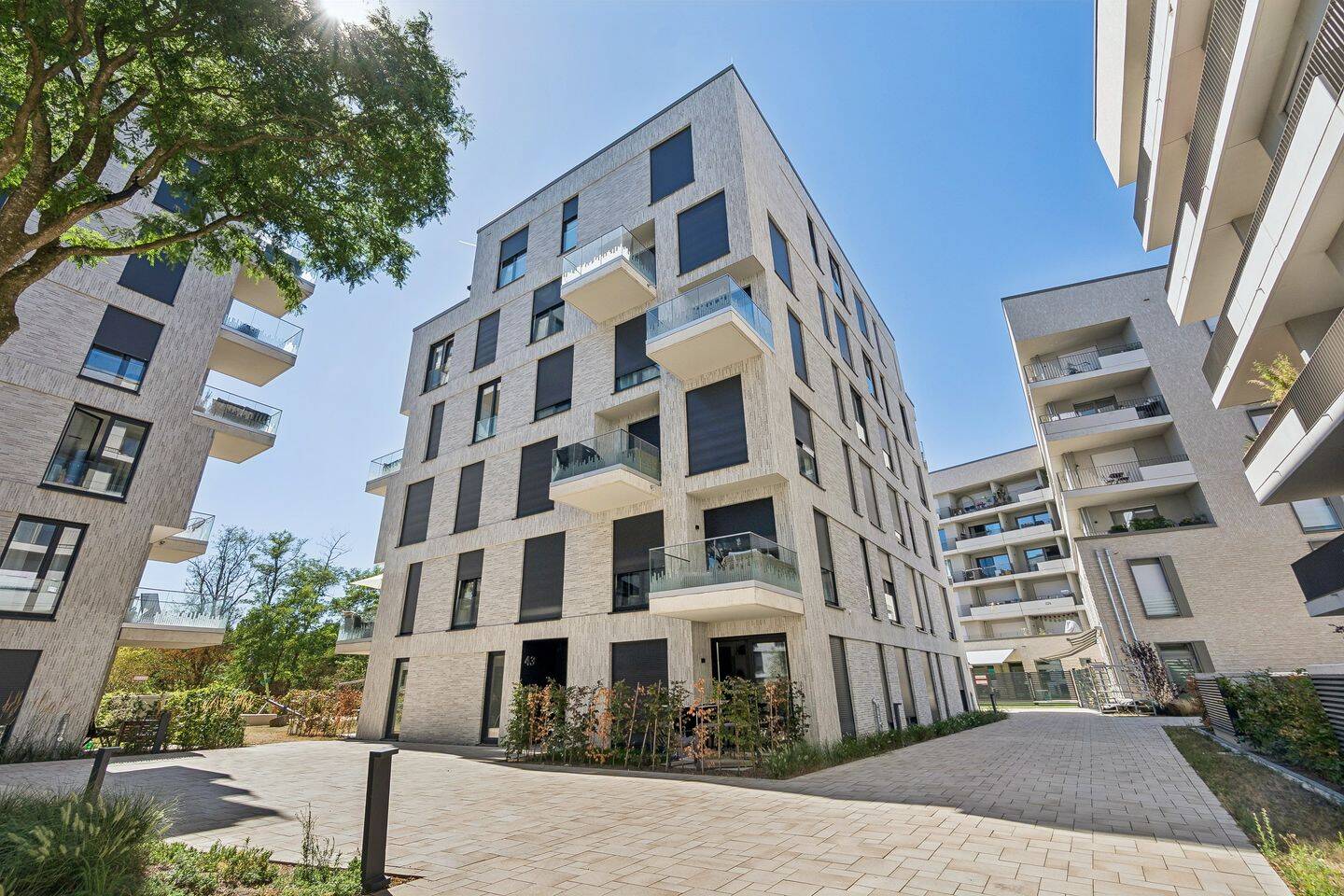 Stilvolle 2-Zimmer-Wohnung mit Balkon und EBK, 40549 Düsseldorf (Heerdt Oberkassel)