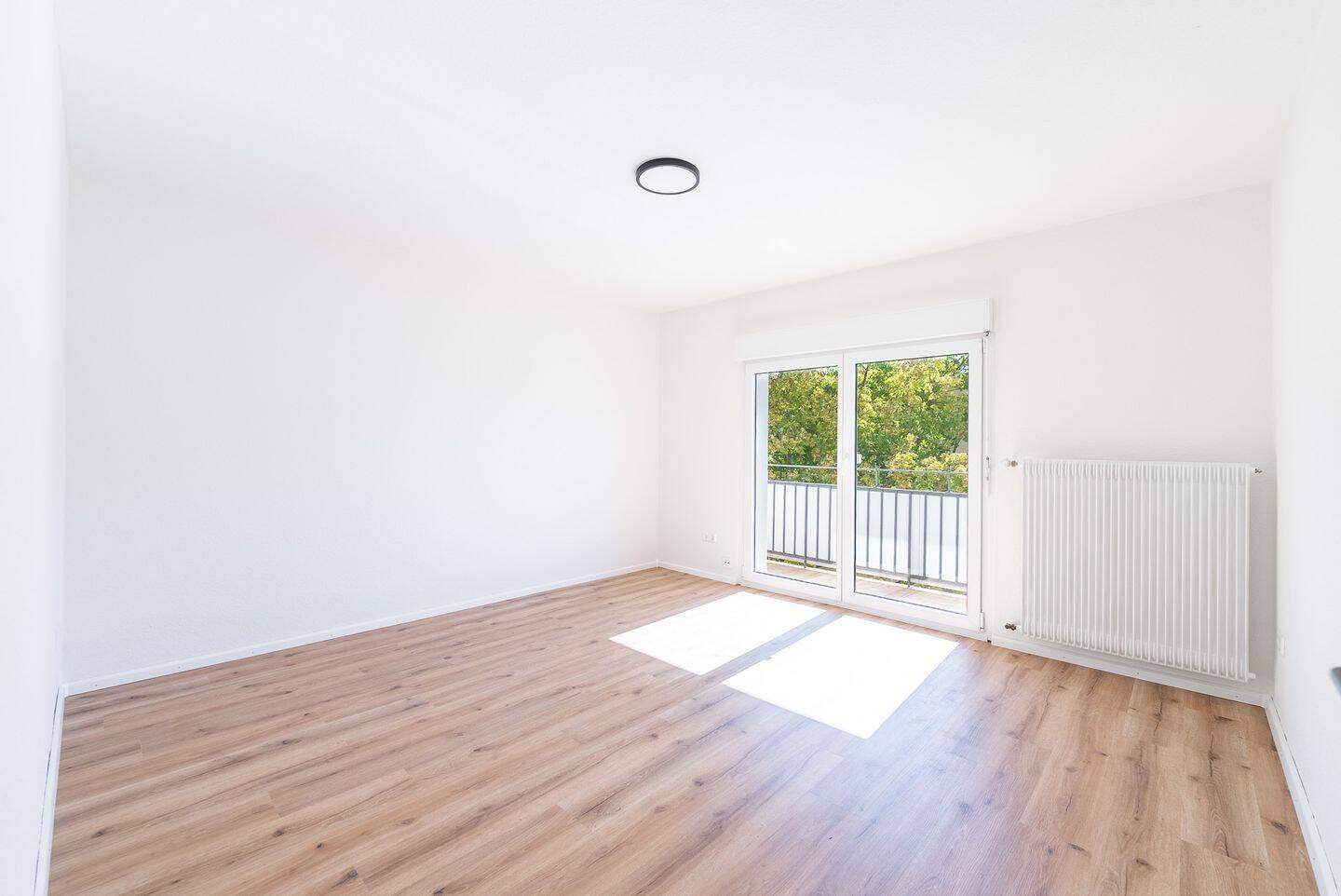 Provisionsfrei: sanierte 2-Zimmer Wohnung in Lö-Stetten mit Balkon, Tageslichtbad und Stellplatz, 79540 Lörrach