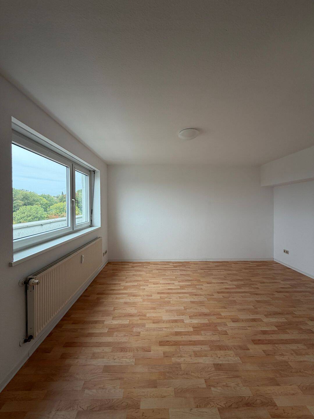 Modernes 1-Zimmer-Apartment mit toller Aussicht zu vermieten!, 66121 Saarbrücken