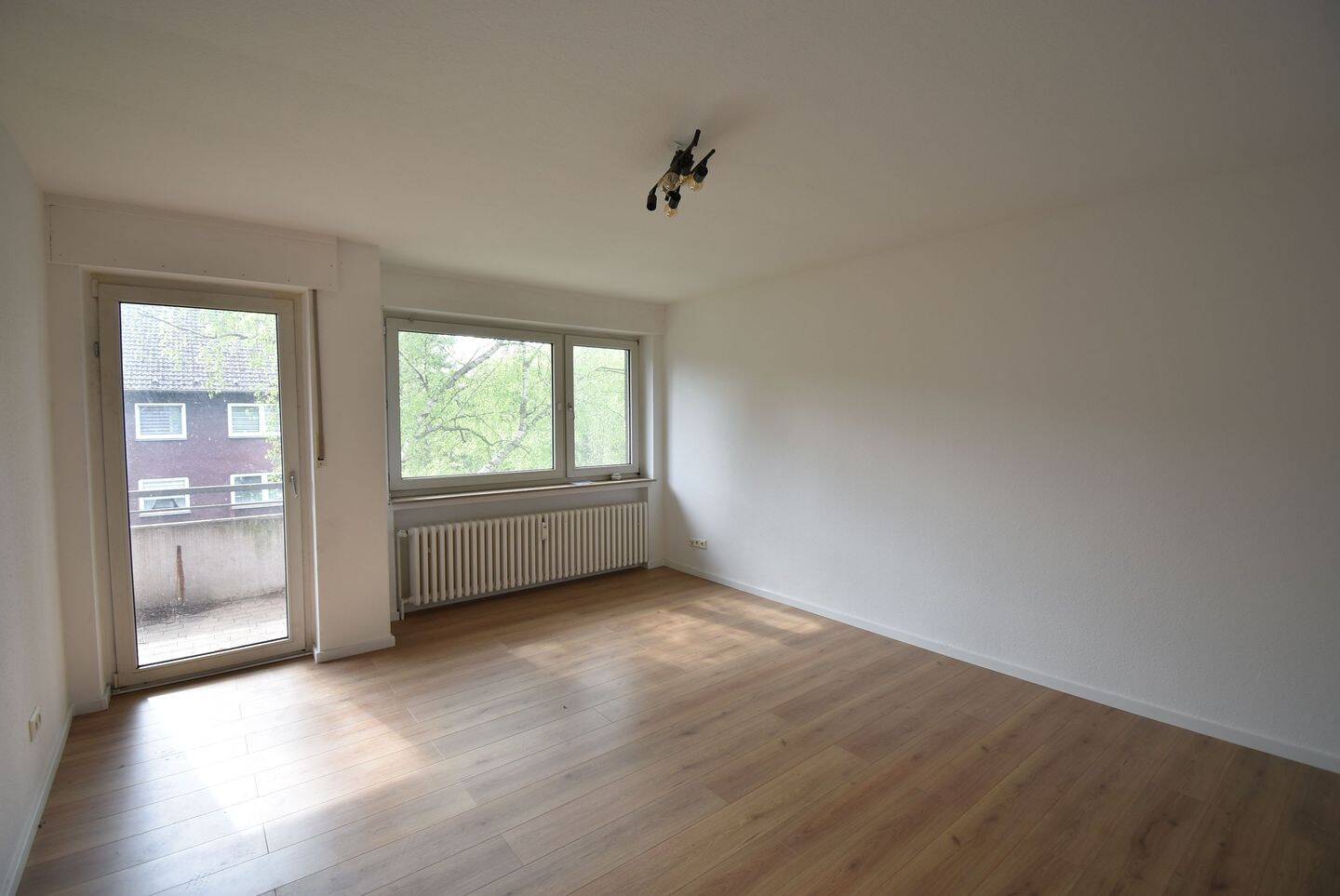 Ruhige Lage! Renovierte 3-Zi-Whg mit Balkon in Walsum, 47179 Duisburg (Aldenrade Alt-Walsum Fahrn Vierlinden Wehofen)