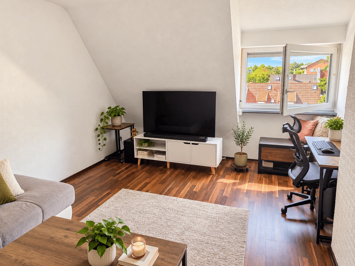 S-WANGEN: Gepflegte, schöne 3-Zi.-DG-Wohnung * 54qm * EBK (gg. Ablöse) * Bad * Keller *, 70327 Stuttgart